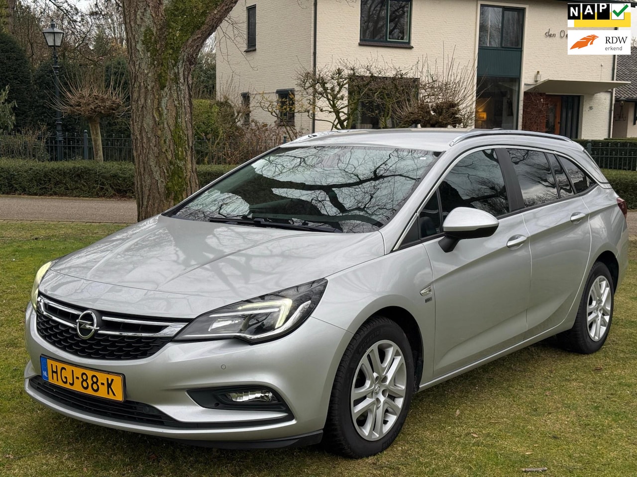 Opel Astra Sports Tourer - 1.6 CDTI Innovation PDC V+A Automaat! - AutoWereld.nl