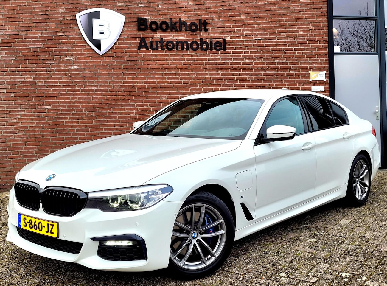 BMW 5-serie - 530e M-sport, 360-camera, Carplay, Virtual cockpit, Alcantara - AutoWereld.nl