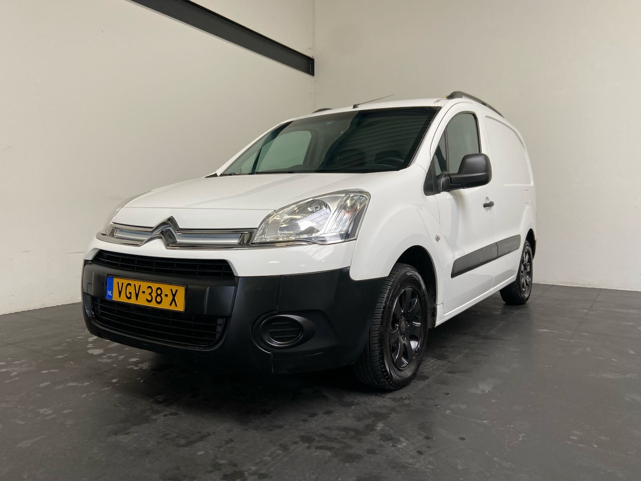 Citroën Berlingo - 1.6 VTi 500 Comfort Benzine! APK 10-2025! - AutoWereld.nl