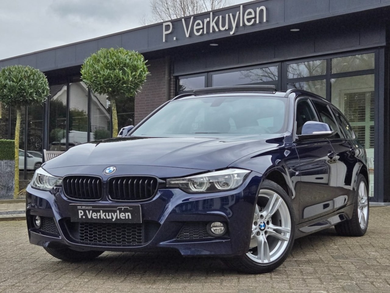 BMW 3-serie - 320I XDRIVE M SPORT I LEDER I PANORAMA I NAVIGATIE PROFF. I - AutoWereld.nl