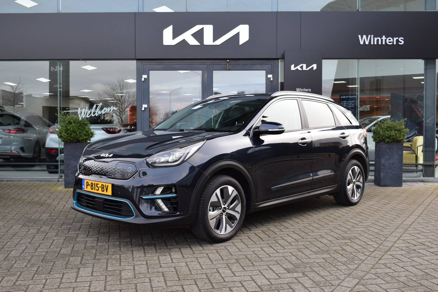 Kia e-Niro - ExecutiveLine 64 kWh 3-Fase ECC Cr.Control-Adapt. Navi+Camera+BT SK-dak Leder+Verw.+Koelin - AutoWereld.nl