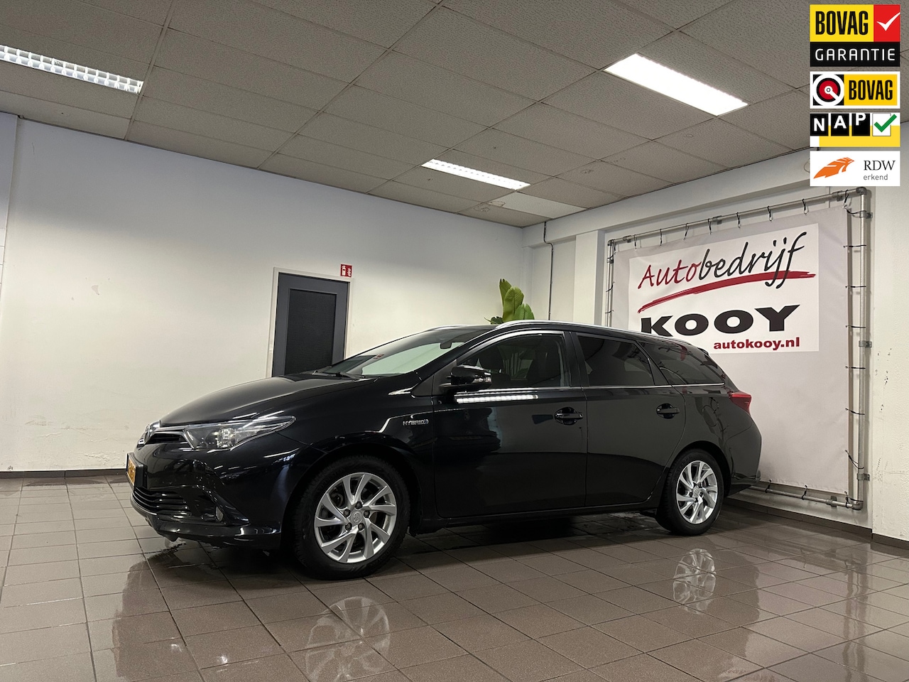 Toyota Auris Touring Sports - 1.8 Hybrid Lease * Panoramadak / Navigatie / Cruise control / NL Auto * - AutoWereld.nl