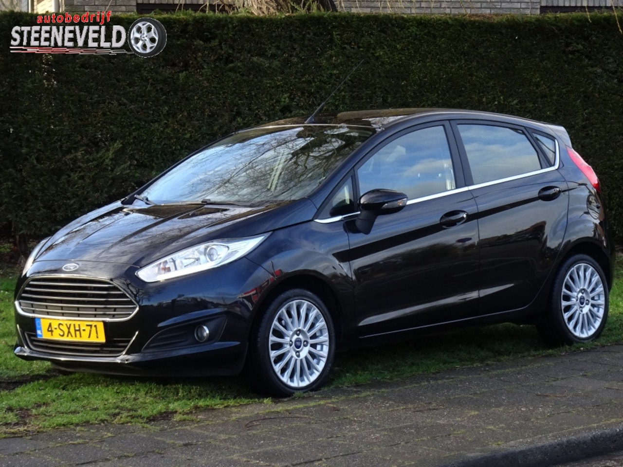 Ford Fiesta - 1.0 100pk Titanium met Navi en Parkeerhulp - AutoWereld.nl