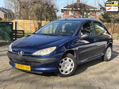 Peugeot 206 - 1.4 Pop' Art | APK tot 11-8-2025 | El. Ramen | Meeneemprijs