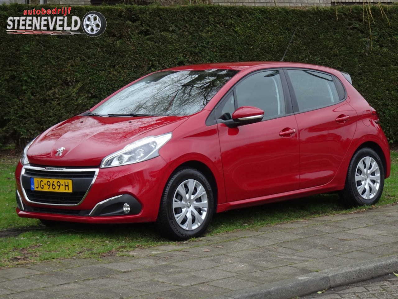 Peugeot 208 - 1.2 PureTech Blue Lion met Navi en Trekhaak - AutoWereld.nl