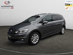 Volkswagen Touran - 1.5 TSI Highline 7pers Pano Navi Trekhaak Alcantara Massage