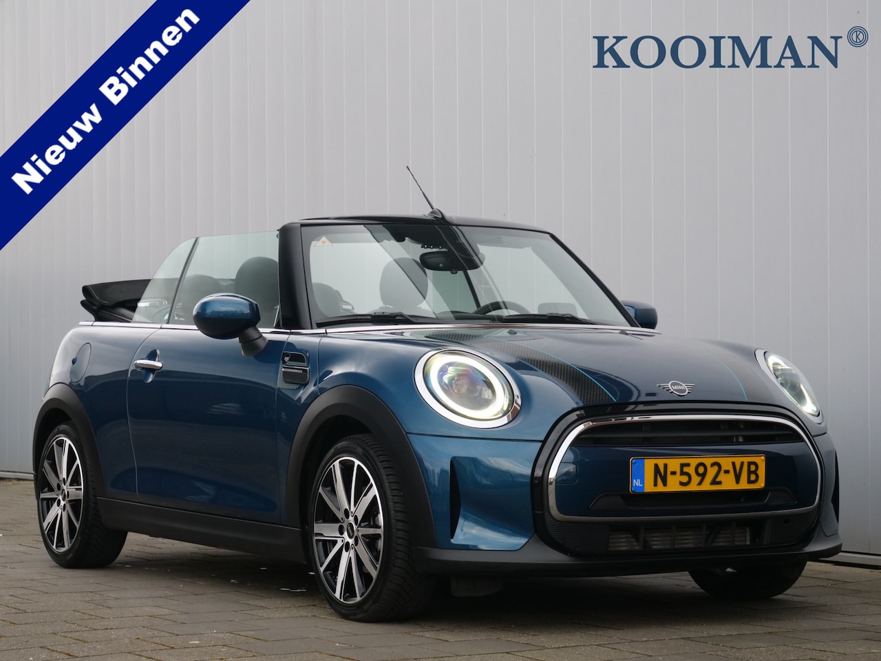 MINI Cabrio - Mini 1.5 136pk Cooper Sidewalk Edition Automaat Leder / Navigatie / Camera / Head Up / 17 - AutoWereld.nl