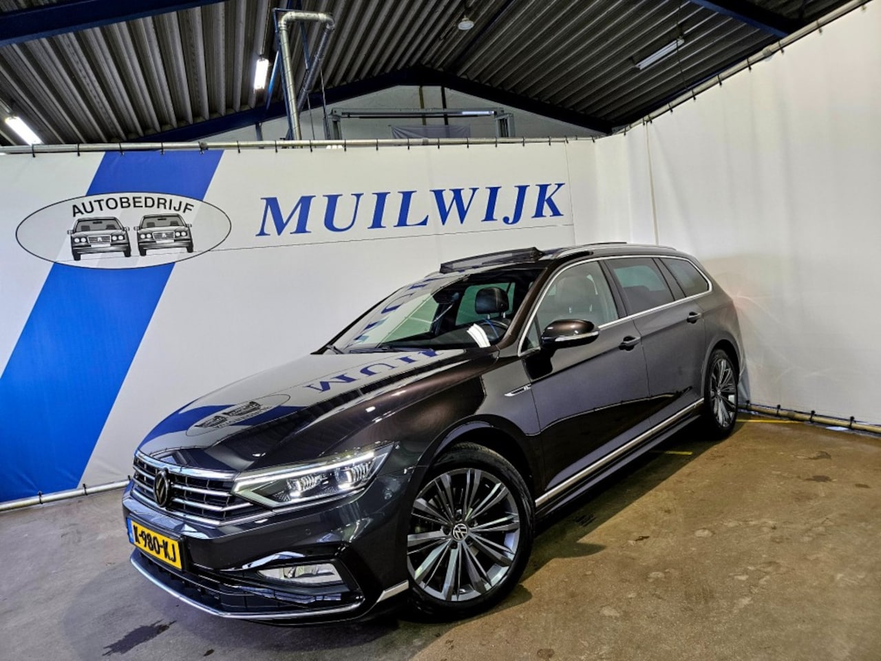 Volkswagen Passat Variant - Variant 1.5 TSI R-Line Business + / Panoramadak / NL Auto - AutoWereld.nl