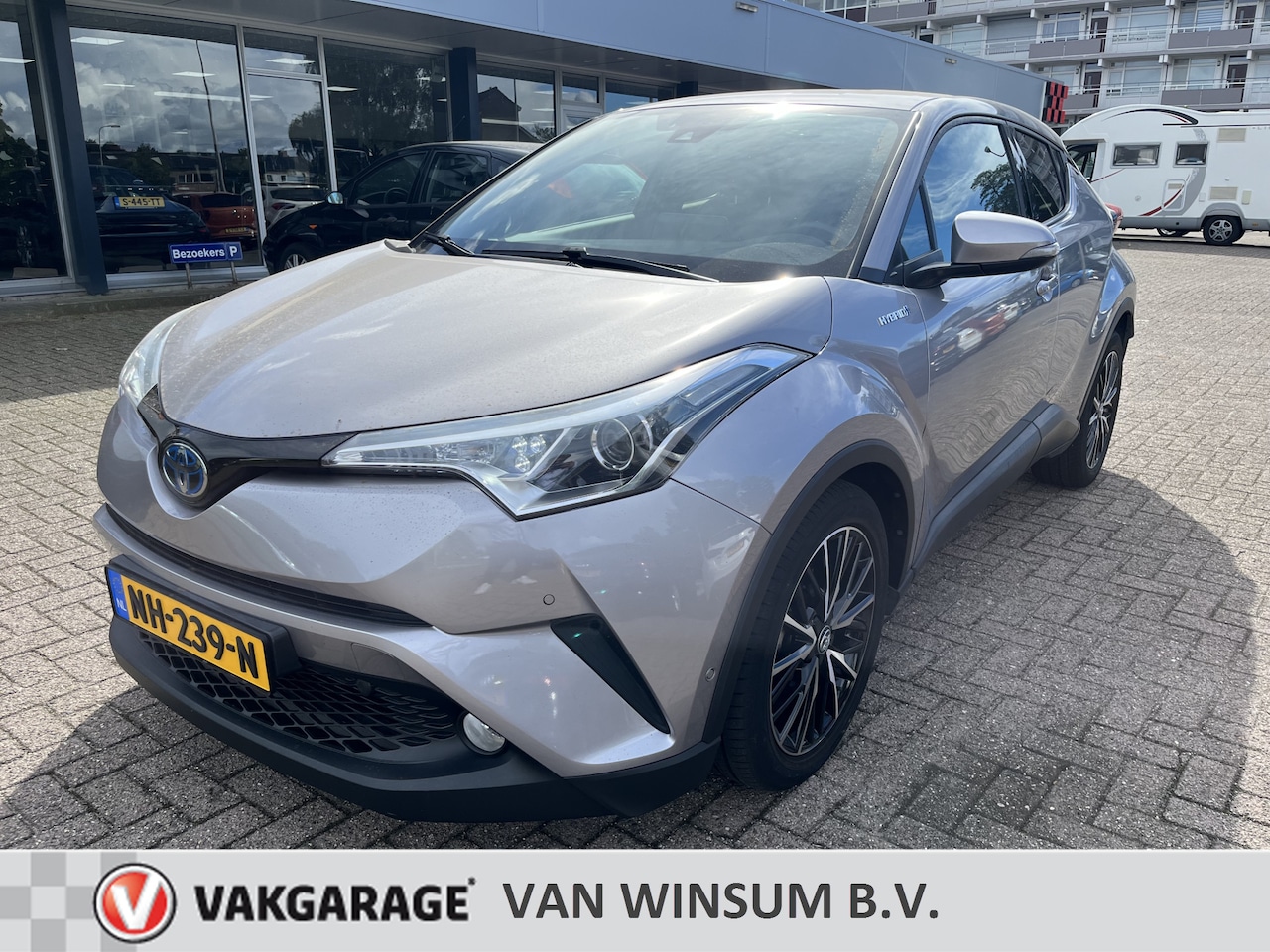 Toyota C-HR - 1.8 Hybrid Executive Pdc Klima A camera Cruise Lmv Navi Nap - AutoWereld.nl