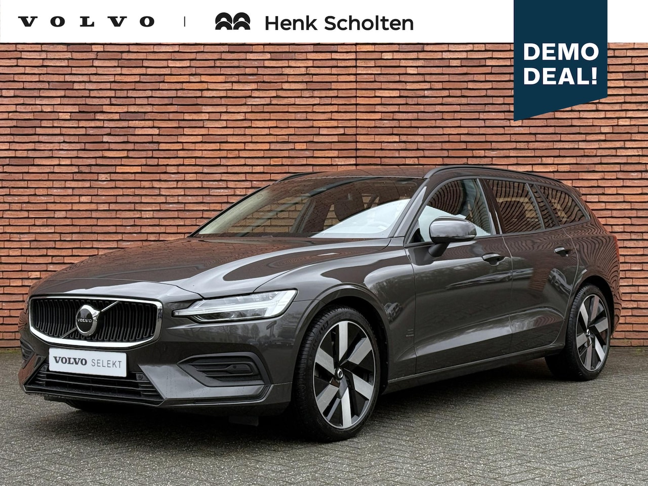 Volvo V60 - B4 Automaat Essential Edition | Adaptieve Cruise Control Met Stuurhulp | BLIS Dodehoekdete - AutoWereld.nl