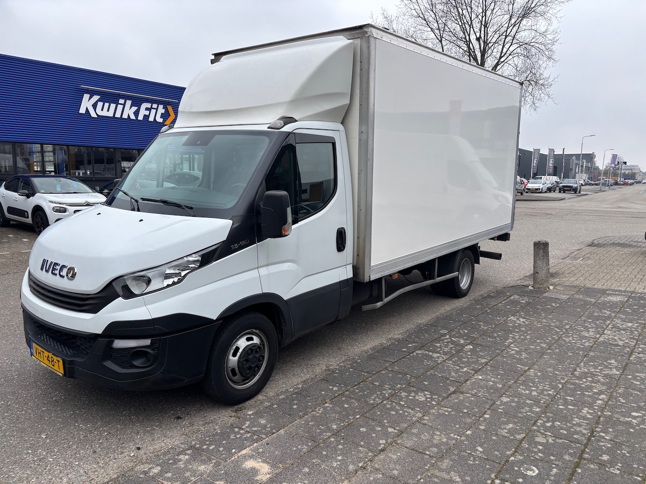 Iveco Daily - 35C14V 2.3 410 H2 Bakwagen met laadklep Meubelbak - AutoWereld.nl