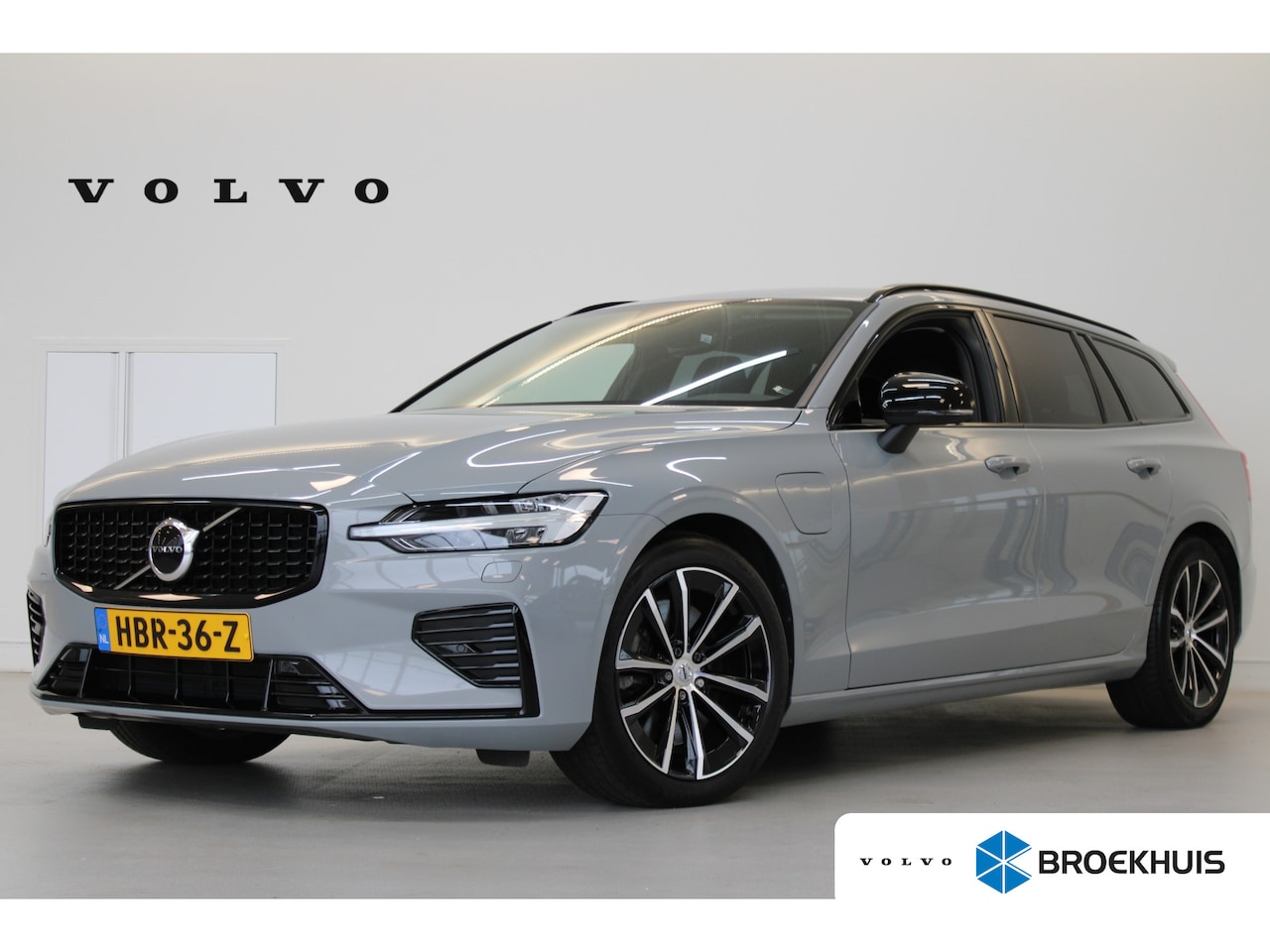 Volvo V60 - T6 350PK Plus Dark | Stuur + stoel verwarming | Elektri Stoelen | Keyless | Camera | Stuur - AutoWereld.nl