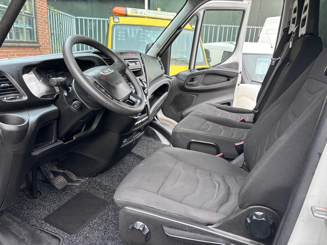 Iveco Daily - 35C14V 2.3 410 H2 Bakwagen met laadklep Meubelbak
