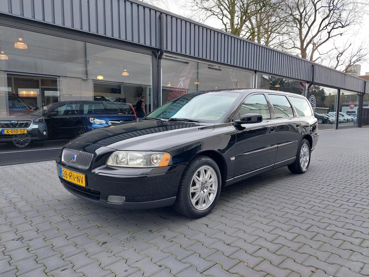 Volvo V70 - 2.4 Edition I 268.000KM!!!! Origineeel NL Half leer Navi Clima Cruise Trekhaak 16 inch NAP - AutoWereld.nl