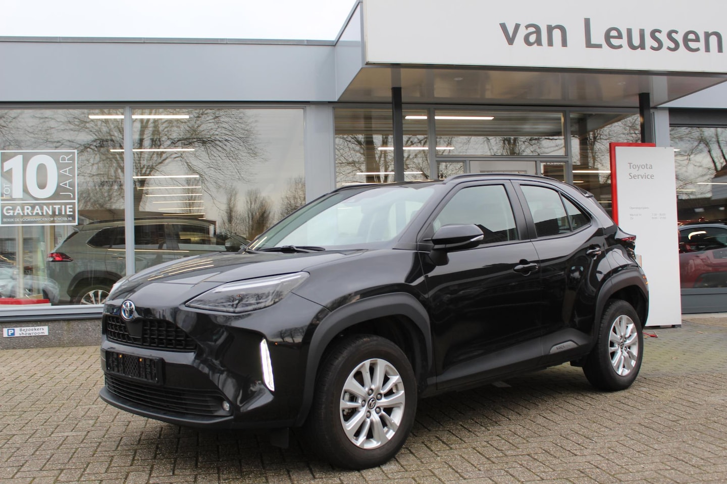 Toyota Yaris Cross - 1.5 Hybrid 115 STOEL-STUUR & VOORRUIT VERW. EL ACHTERKLEP LED VERLICHTING HEAD-UP - AutoWereld.nl