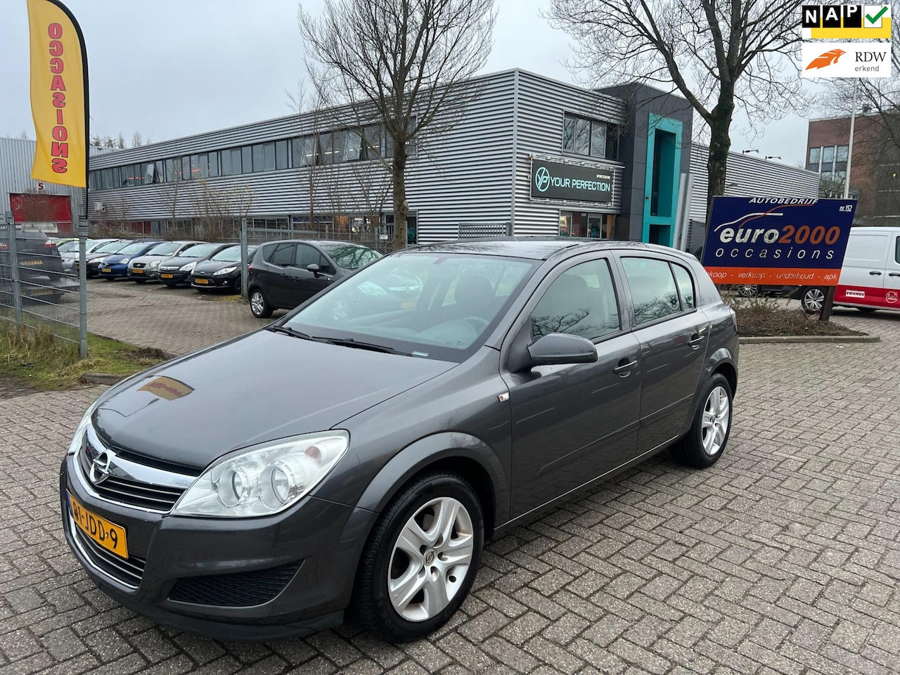 Opel Astra - 1.6 Executive - AIRCO - APK T/M 22-04-2026 ! - AutoWereld.nl