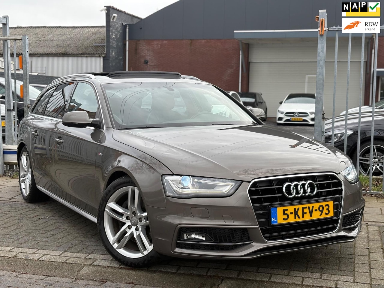 Audi A4 Avant - 3.0 TDI S Edition | Panoramadak | Xenon | 18” LMV | Half Leder | - AutoWereld.nl