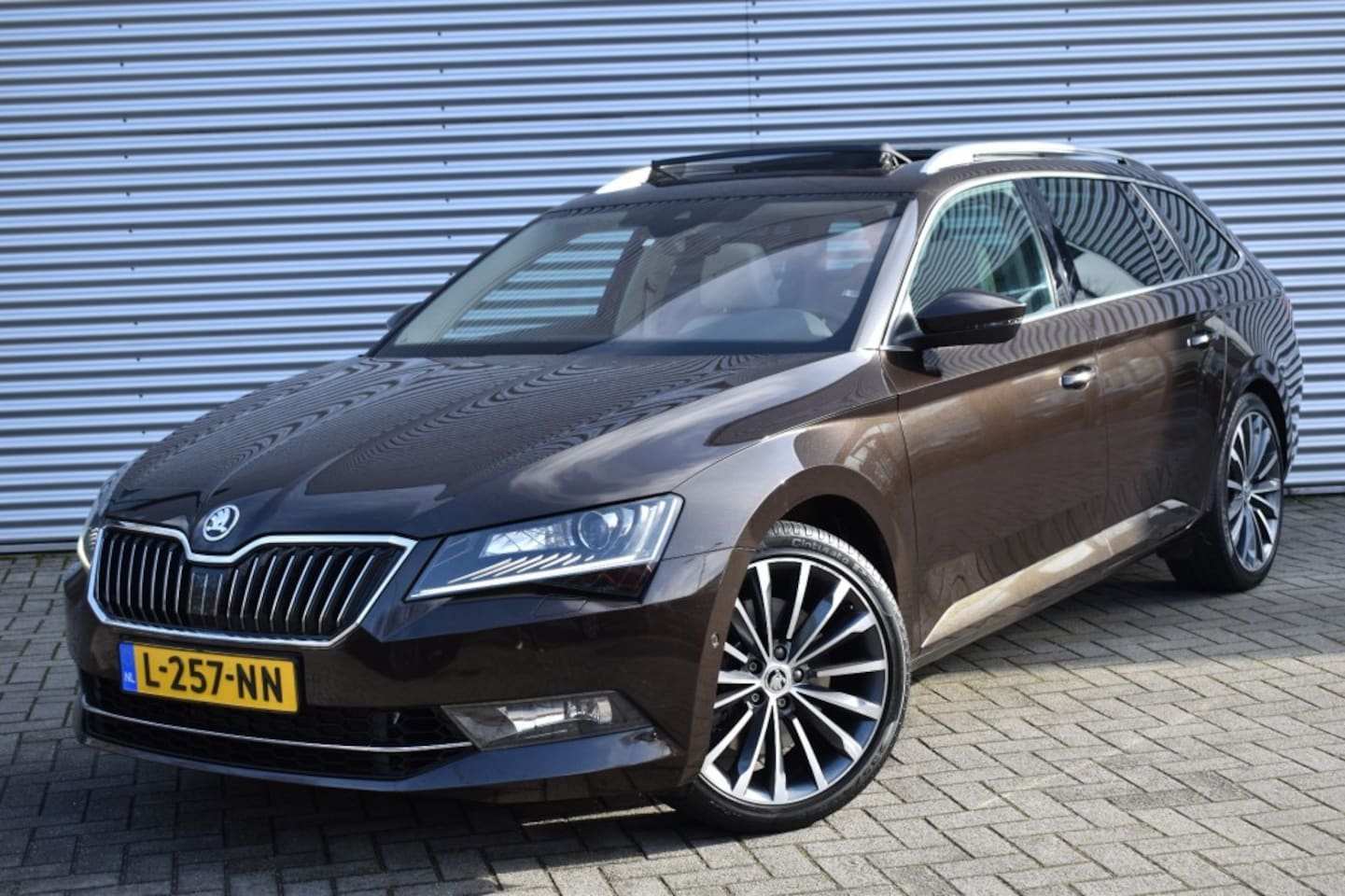 Skoda Superb Combi - COMBI 2.0 TSI 4X4 LAURENT en KLEMENT BNS. / FULL OPTIONS / UNIEK! - AutoWereld.nl