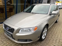 Volvo V70 - 2.5FT Momentum Automaat 230PK H.LEER / XENON / YOUNGTIMER