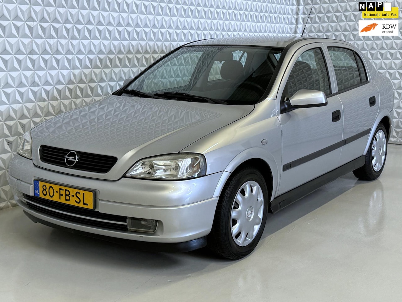 Opel Astra - 1.6-16V 5-deurs AUTOMAAT (2000) - AutoWereld.nl