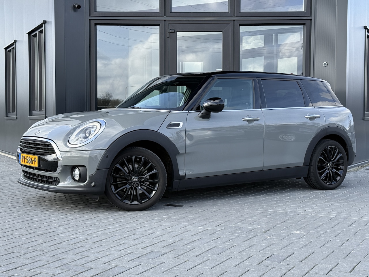 MINI Clubman - 1.5 Cooper Chili Business Plus Nav | Cruise | PDC | Sportstoelen | Super oh! - AutoWereld.nl