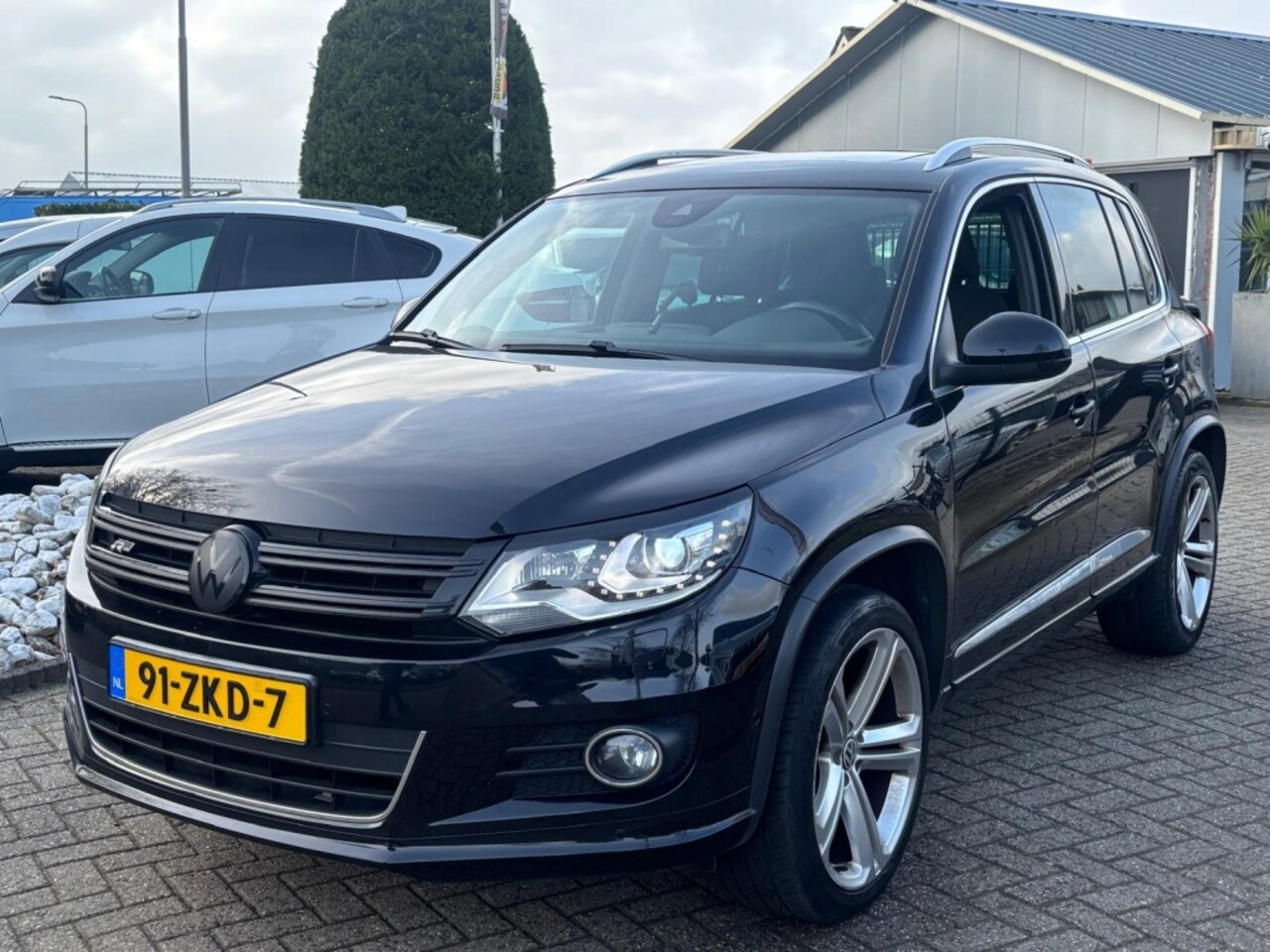 Volkswagen Tiguan - 1.4 TSI Sport&Style R-Line Zwart 2012 Facelift NL Auto - AutoWereld.nl