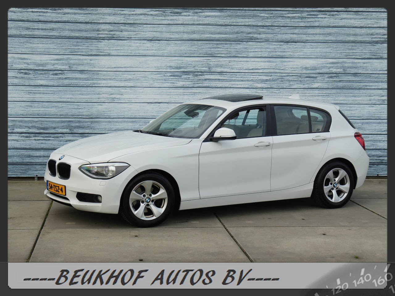 BMW 1-serie - 118i Business+ Automaat Leer Xenon Trekhaak Pdc - AutoWereld.nl