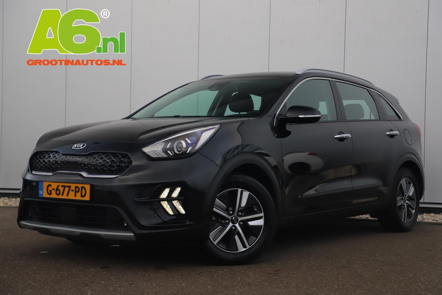 Kia Niro - 1.6 GDi Hybrid DynamicLine Zwart Metallic 140PK Automaat Half Leder Navigatie Camera Adapt - AutoWereld.nl