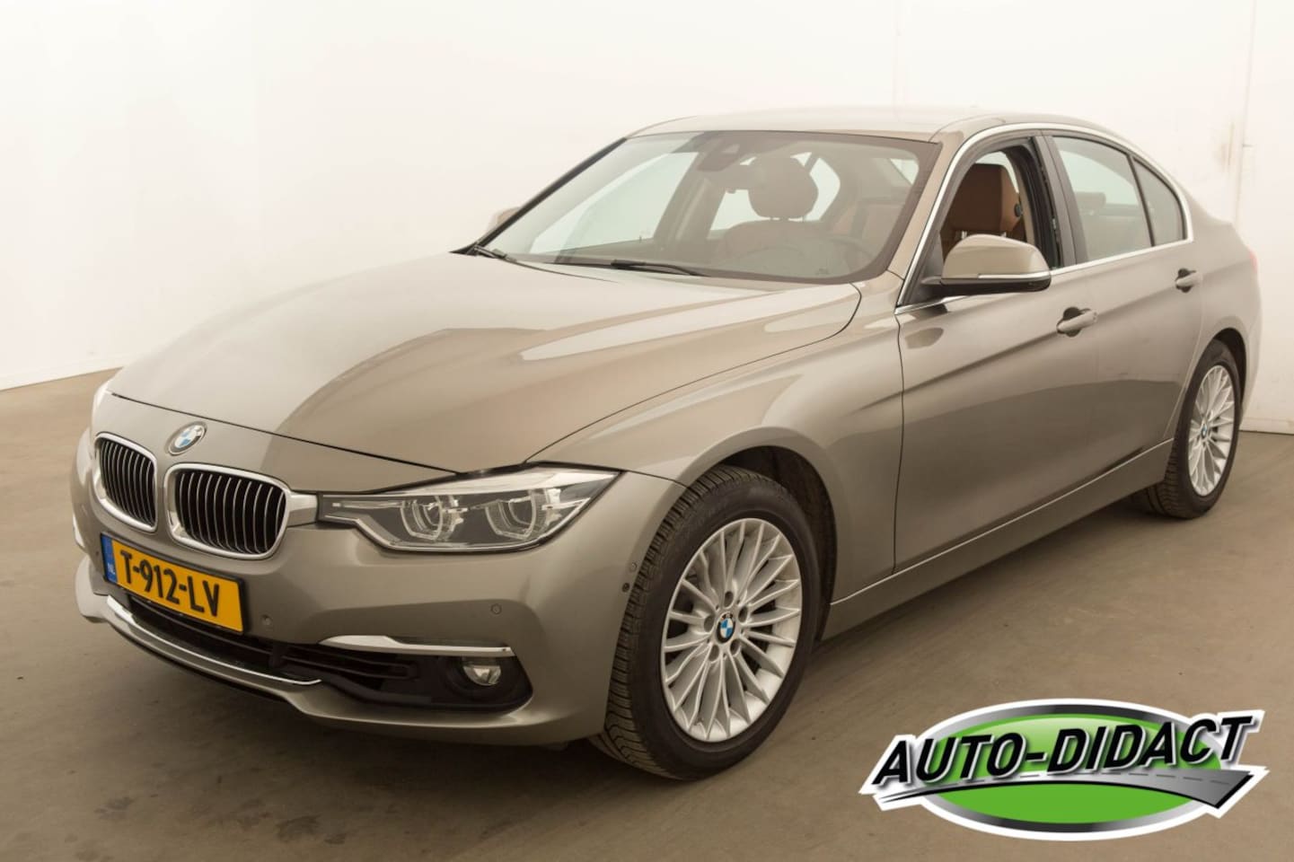 BMW 3-serie - 318i Edition Automaat Luxury Line Purity High Executive - AutoWereld.nl