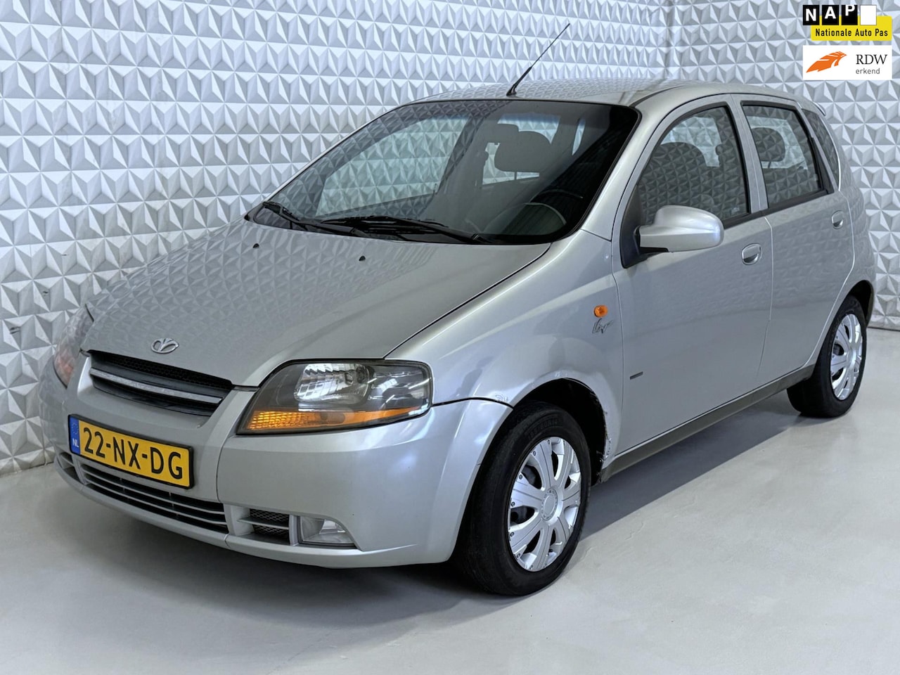 Daewoo Kalos - 1.4-16V 5drs Airco AUTOMAAT / 161000km (2004) - AutoWereld.nl