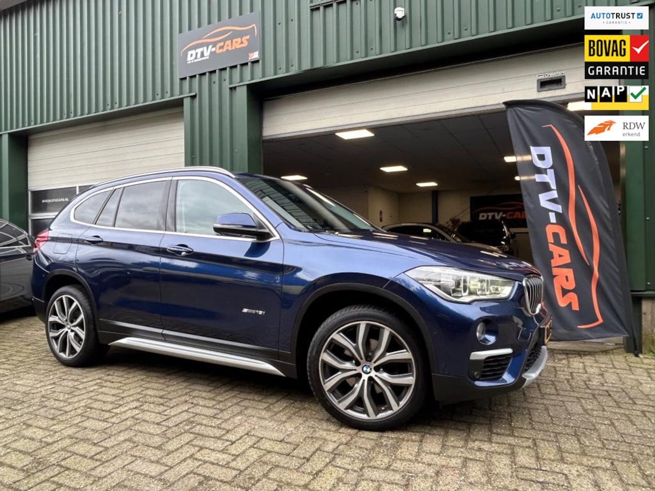 BMW X1 - SDrive18i Automaat Executive X Line leer 19inch Keyles - AutoWereld.nl