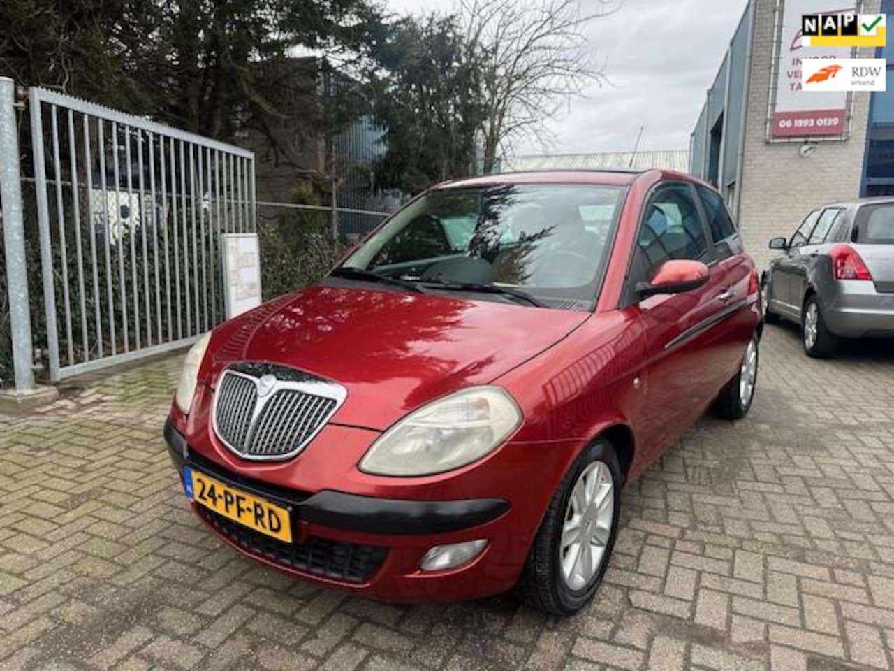 Lancia Y(psilon) - Ypsilon 1.4-16V Platino, Panoramadak, Leer, Apk 10/2025 - AutoWereld.nl