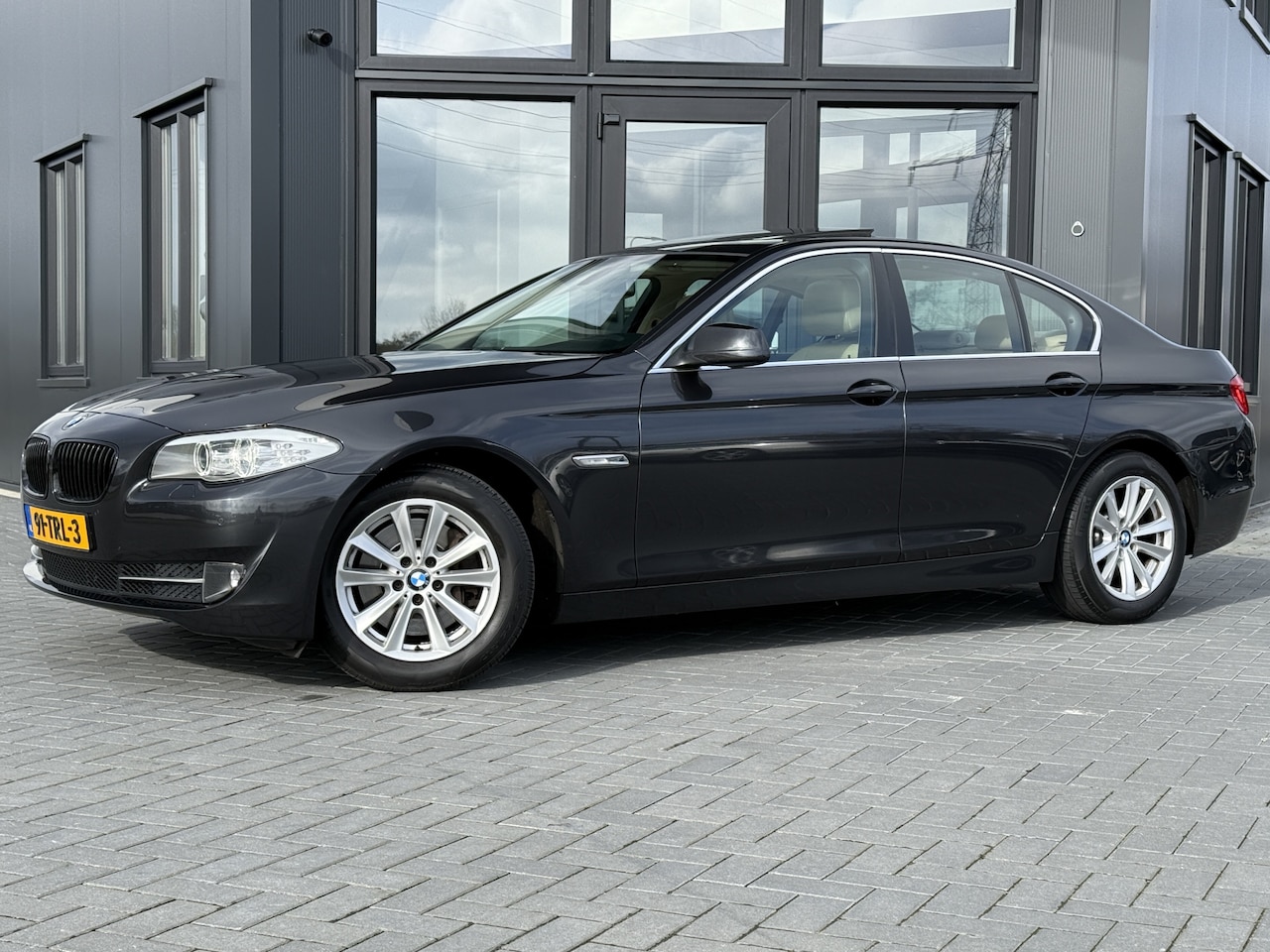 BMW 5-serie - 528i High Exe. Leer | Sports - AutoWereld.nl