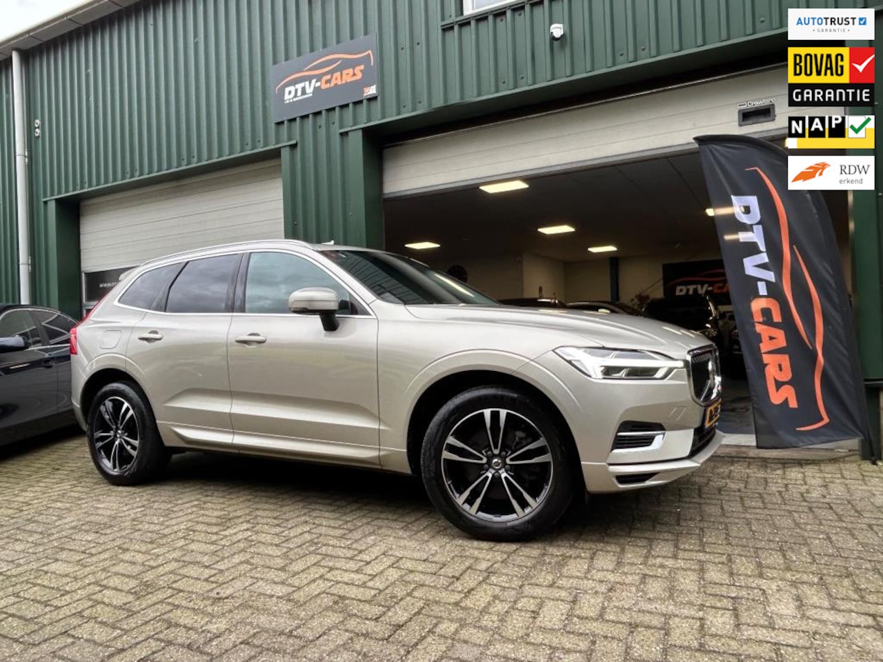 Volvo XC60 - 2.0 T8 Twin Engine AWD Momentum Pro 2.0 T8 Twin Engine AWD Momentum Pro - AutoWereld.nl