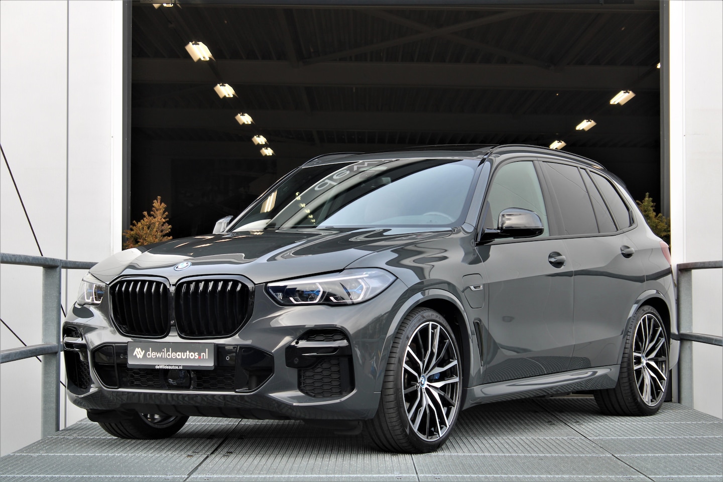 BMW X5 - xDrive45e M-sport 394pk Dravit Pano Trekhaak 4-wielsturing Laser Head-up ACC 360-camera - AutoWereld.nl