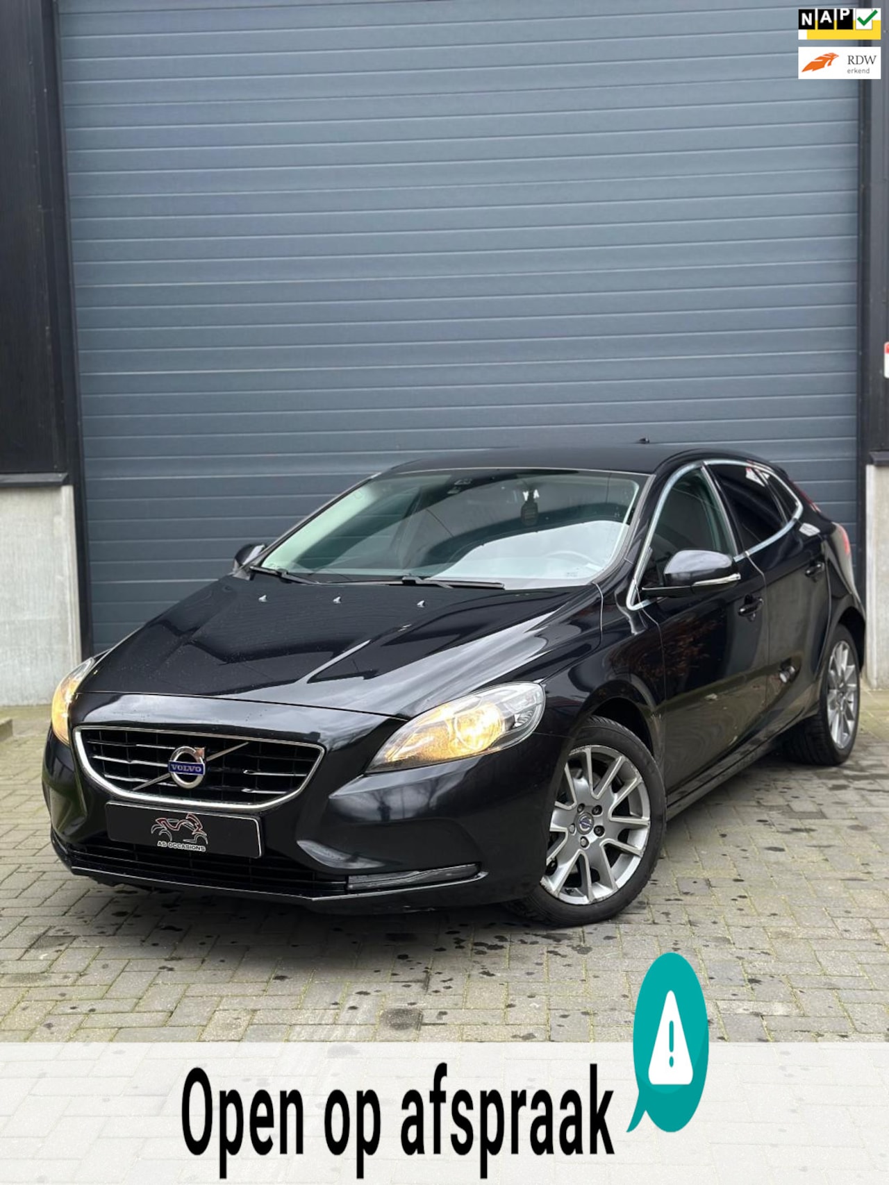 Volvo V40 - 2.0 D4 R-Design Business Memory - Keyless - Leer - AutoWereld.nl