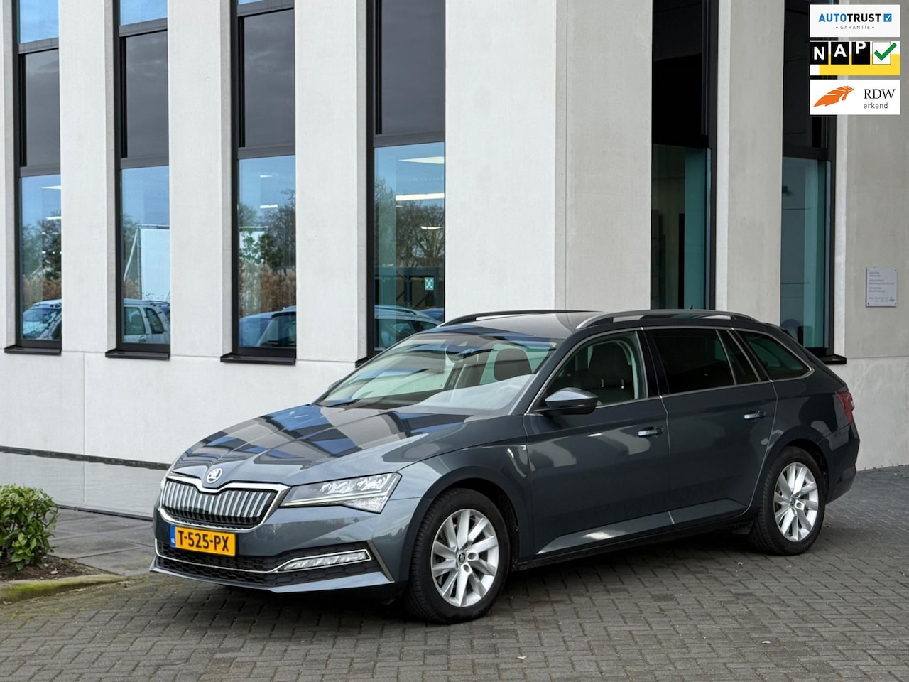 Skoda Superb Combi - 1.4 TSI iV AUTOMAAT Business Edition, luxe interieur - AutoWereld.nl