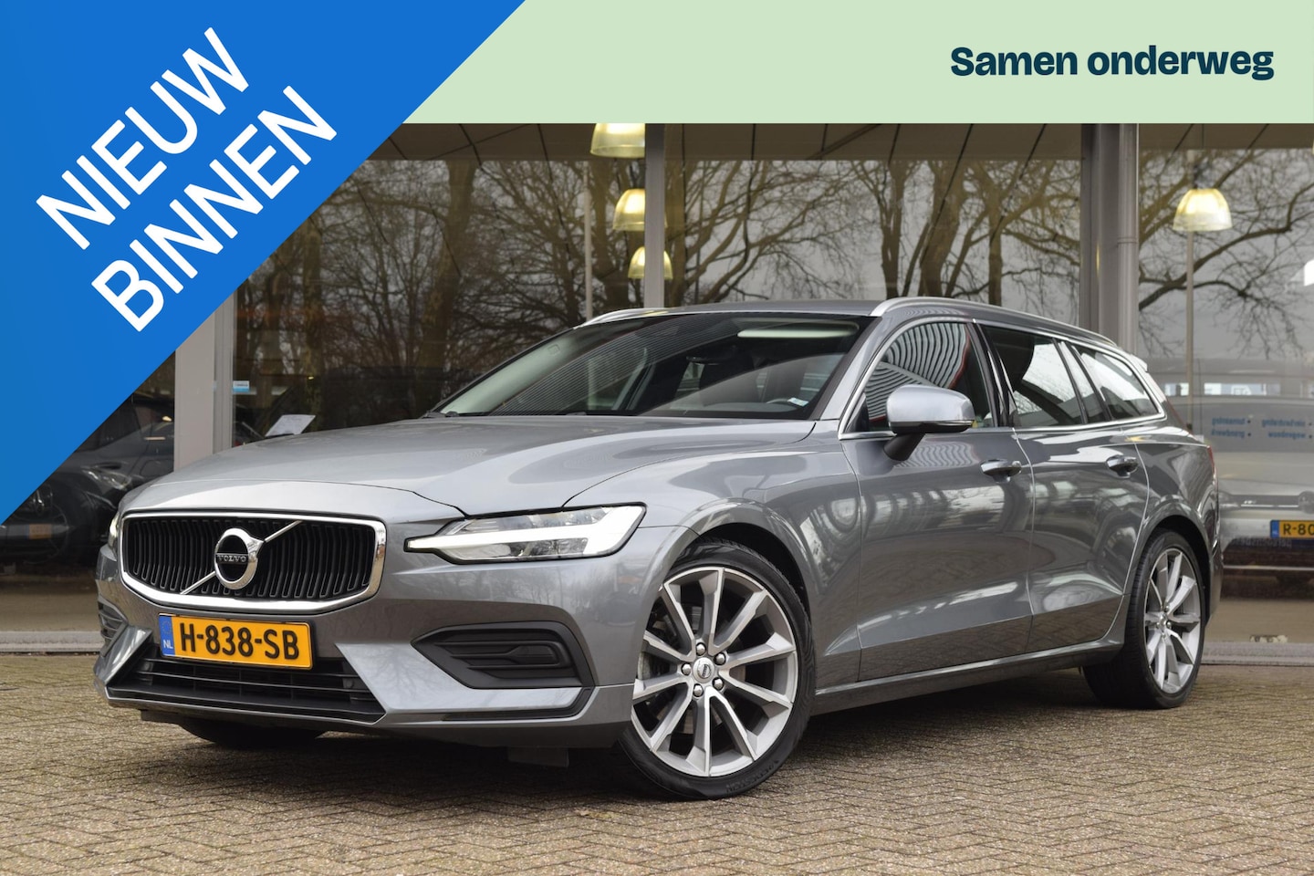 Volvo V60 - 2.0 T4 Momentum Pro met 19inch/Led/Carplay/Cruise - AutoWereld.nl