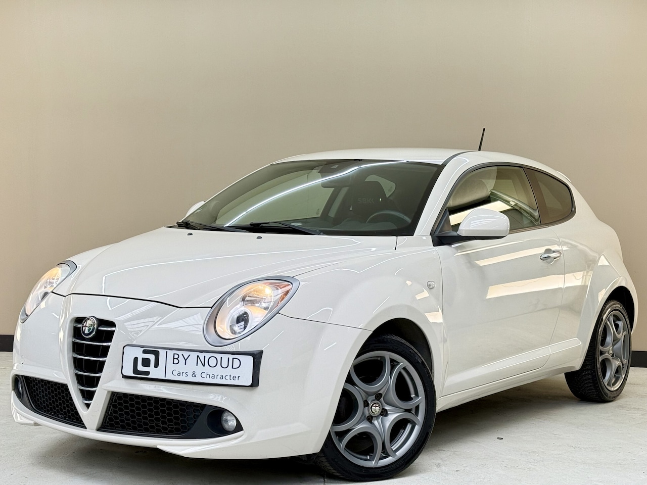 Alfa Romeo MiTo - 1.4 SBK 1.4 SBK, 105Pk, 2013, Parkeersensoren, 17" Lichtmetalen velgen, Sport pakket, Carbon afwer - AutoWereld.nl