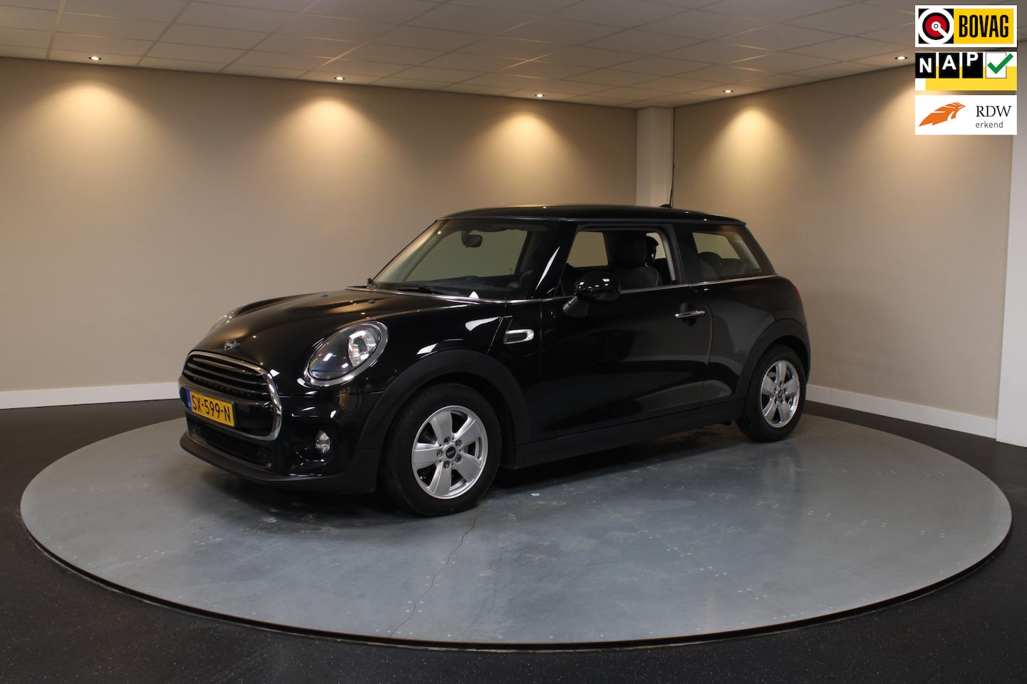 MINI Cooper - Mini 1.5 *Automaat* 2de Eigenaar|All-seasons - AutoWereld.nl