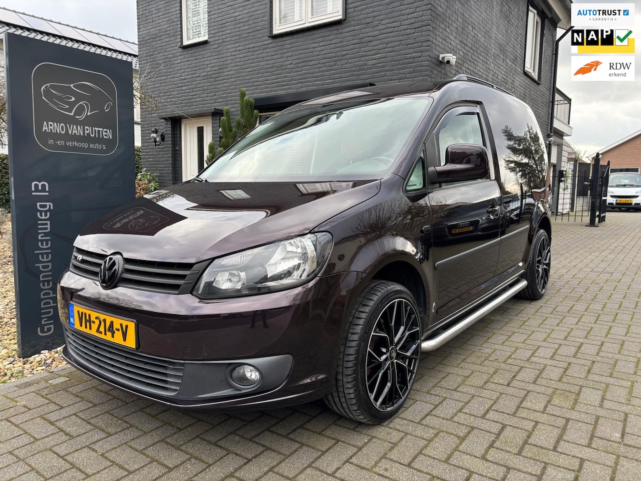 Volkswagen Caddy - 1.6 TDI Automaat / Leer / Camera / 18 inch - AutoWereld.nl