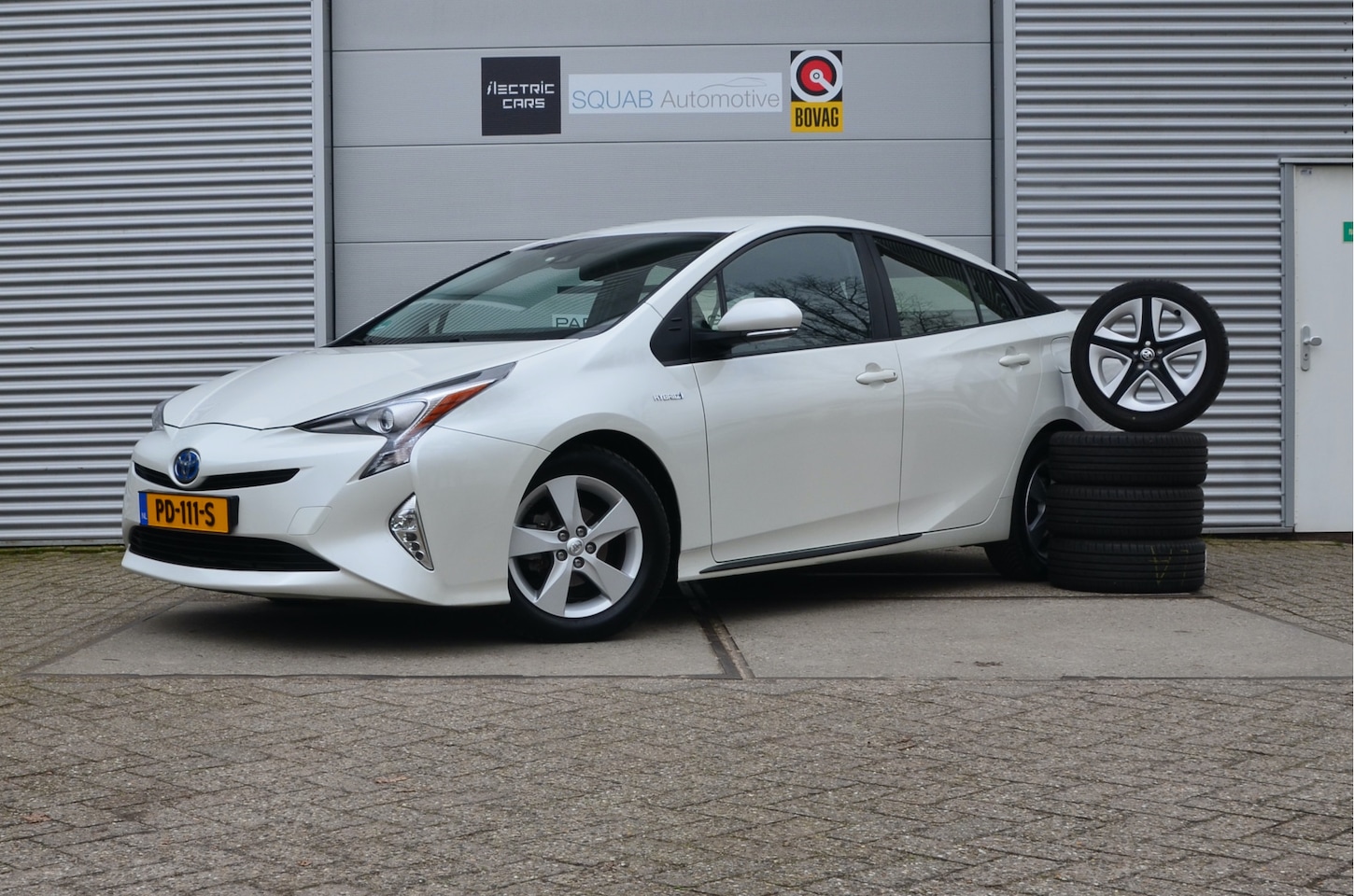 Toyota Prius - 1.8 Dynamic Winter & zomerwielen, Trekhaak - AutoWereld.nl