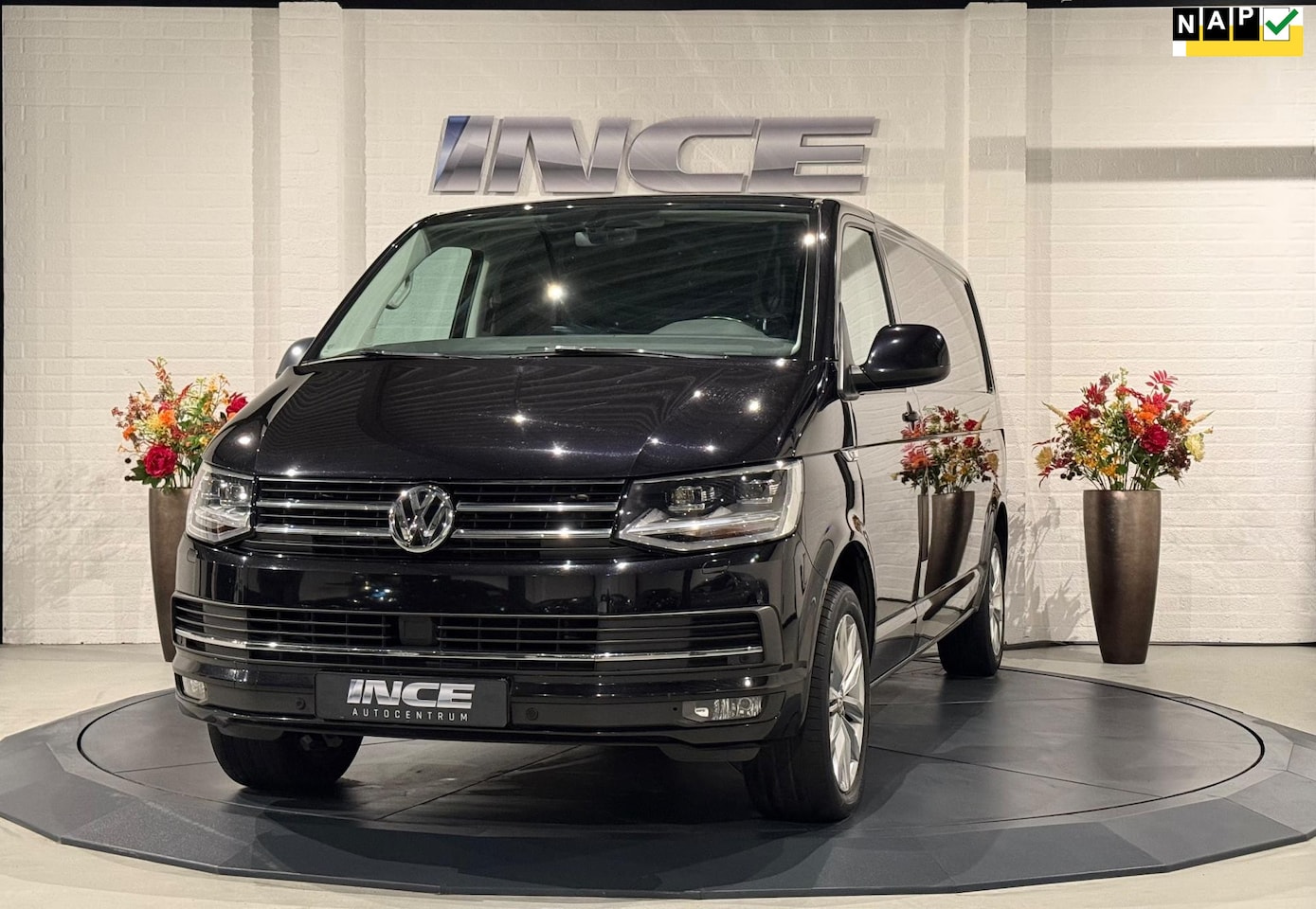 Volkswagen Transporter - 2.0 TDI L2H3 Highline | AUT | ACC | Cruise | NAVI - AutoWereld.nl