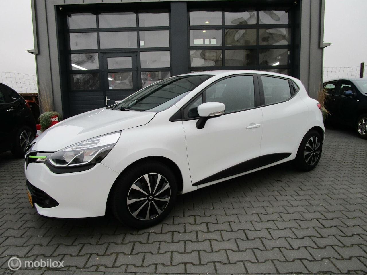 Renault Clio - 0.9 TCe Expression 5drs 144dkm Airco Cruise Navigatie - AutoWereld.nl