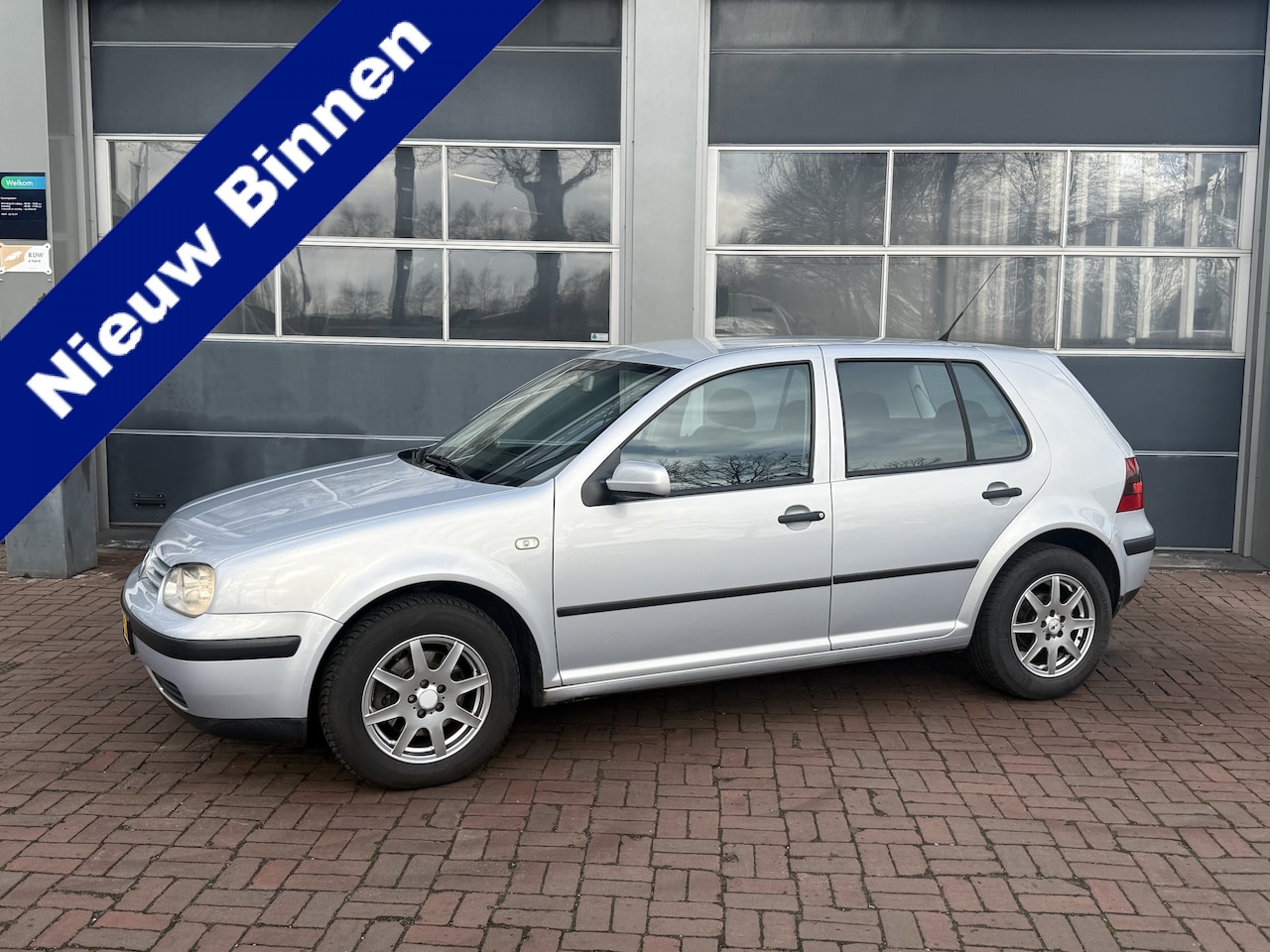 Volkswagen Golf - 2.0 Trendline Airco,16Inch Bj 2000 Apk 05-2025 - AutoWereld.nl