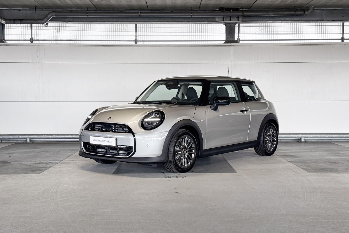 MINI Cooper - 3-deurs 1.5 Cooper C Essential | Pakket XS | Dak in carrosseriekleur - AutoWereld.nl