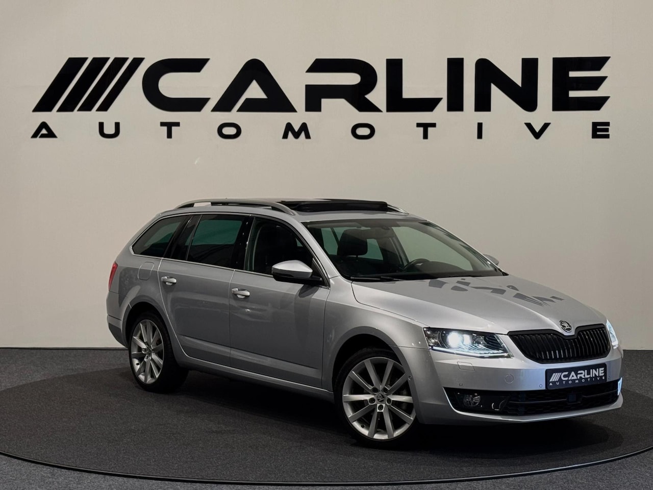 Skoda Octavia Combi - 1.4 TSI Greentech Elegance Businessline PANORAMA ACC NAVI XENON PDC GARANTIE NAP APK - AutoWereld.nl