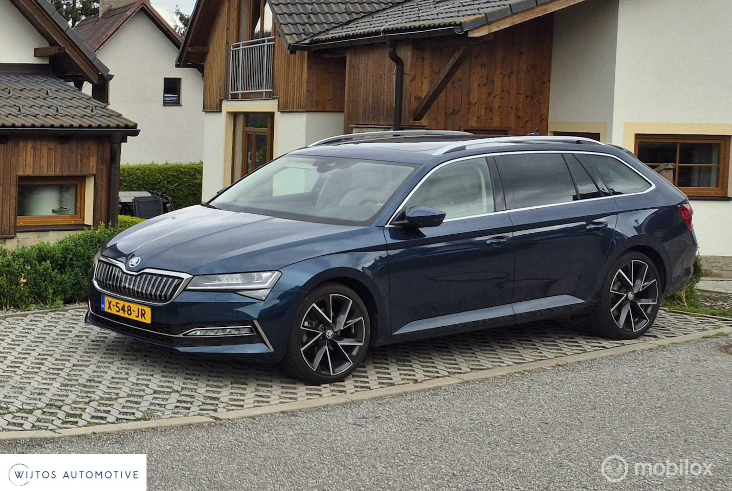 Skoda Superb Combi - 1.4 TSI iV, leer, pano, Canton, virtual - AutoWereld.nl