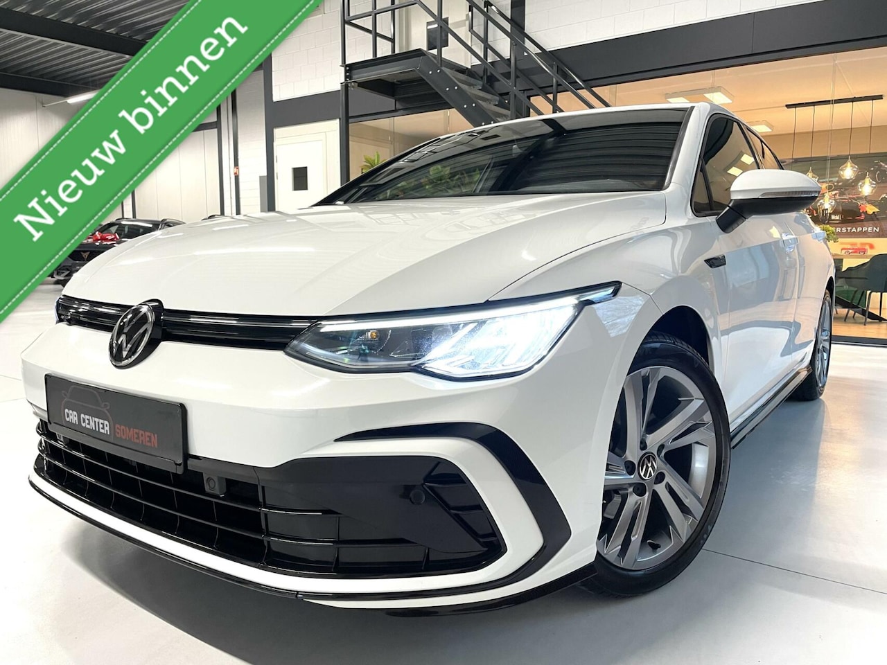 Volkswagen Golf - 8 1.5 TSI 2x R-Line/ Camera/ CarPlay/ ACC/ Stoelverwarming - AutoWereld.nl