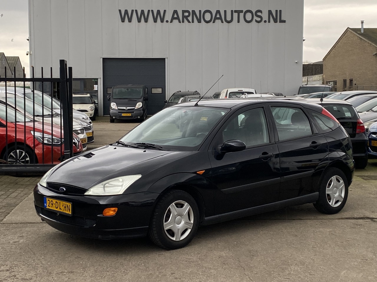 Ford Focus - 1.6-16V AUTOMAAT 101 PK Ambiente 5-DEURS, APK TOT 27-02-2026, STUURBEKRACHTIGING, ELEK-RAM - AutoWereld.nl